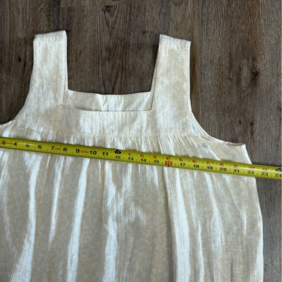 Wonderly • Square Neck Sleeveless Blouse - Picture 3 of 7